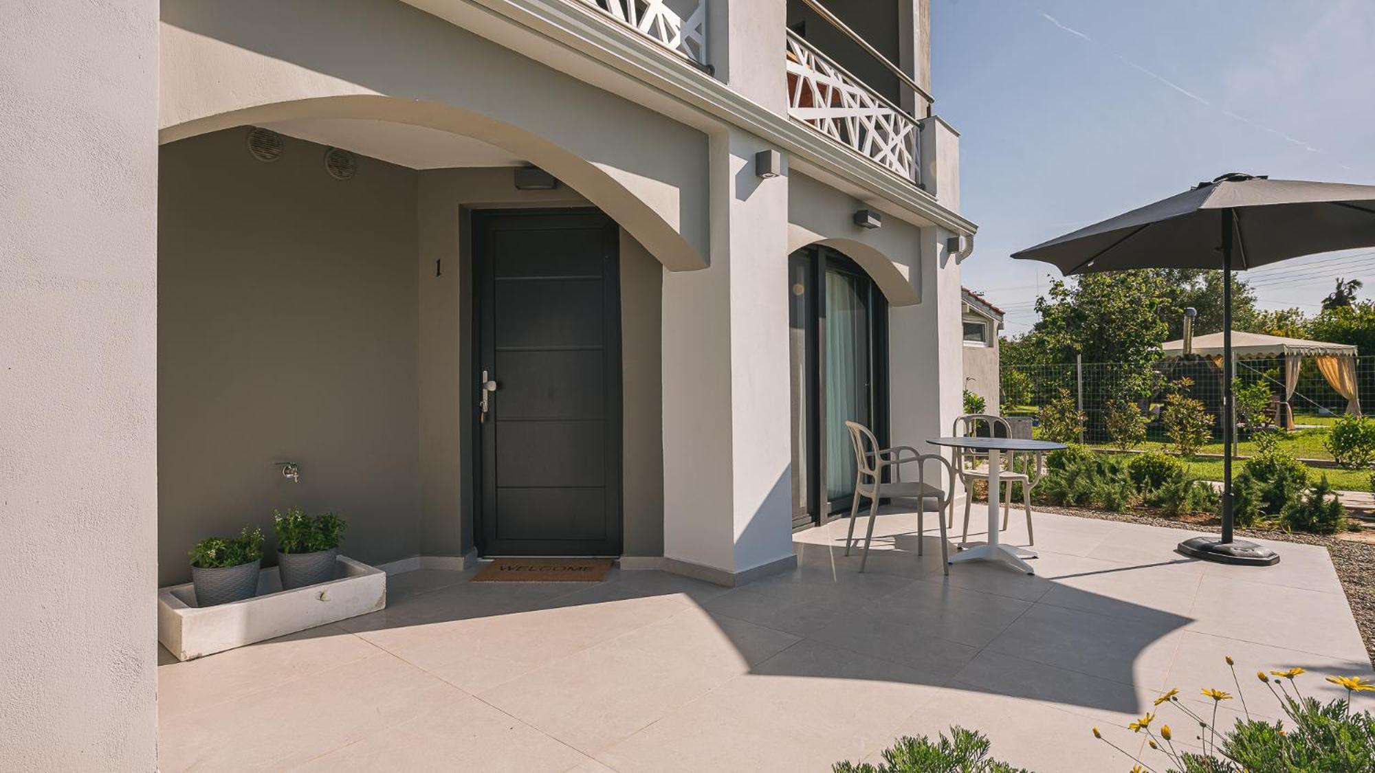 Electra Beachfront Suites, Nea Irakleia Екстериор снимка