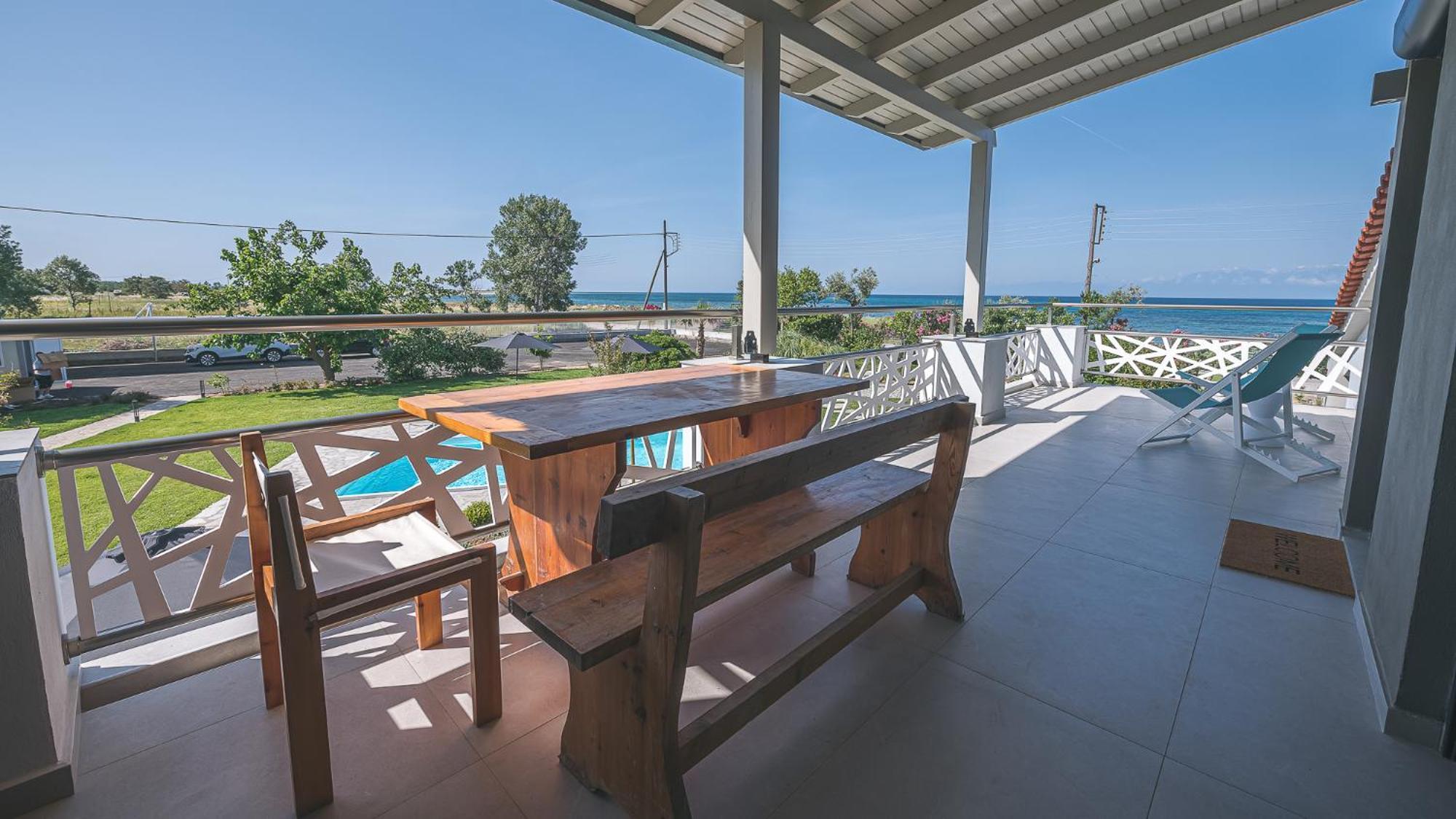 Electra Beachfront Suites, Nea Irakleia Екстериор снимка
