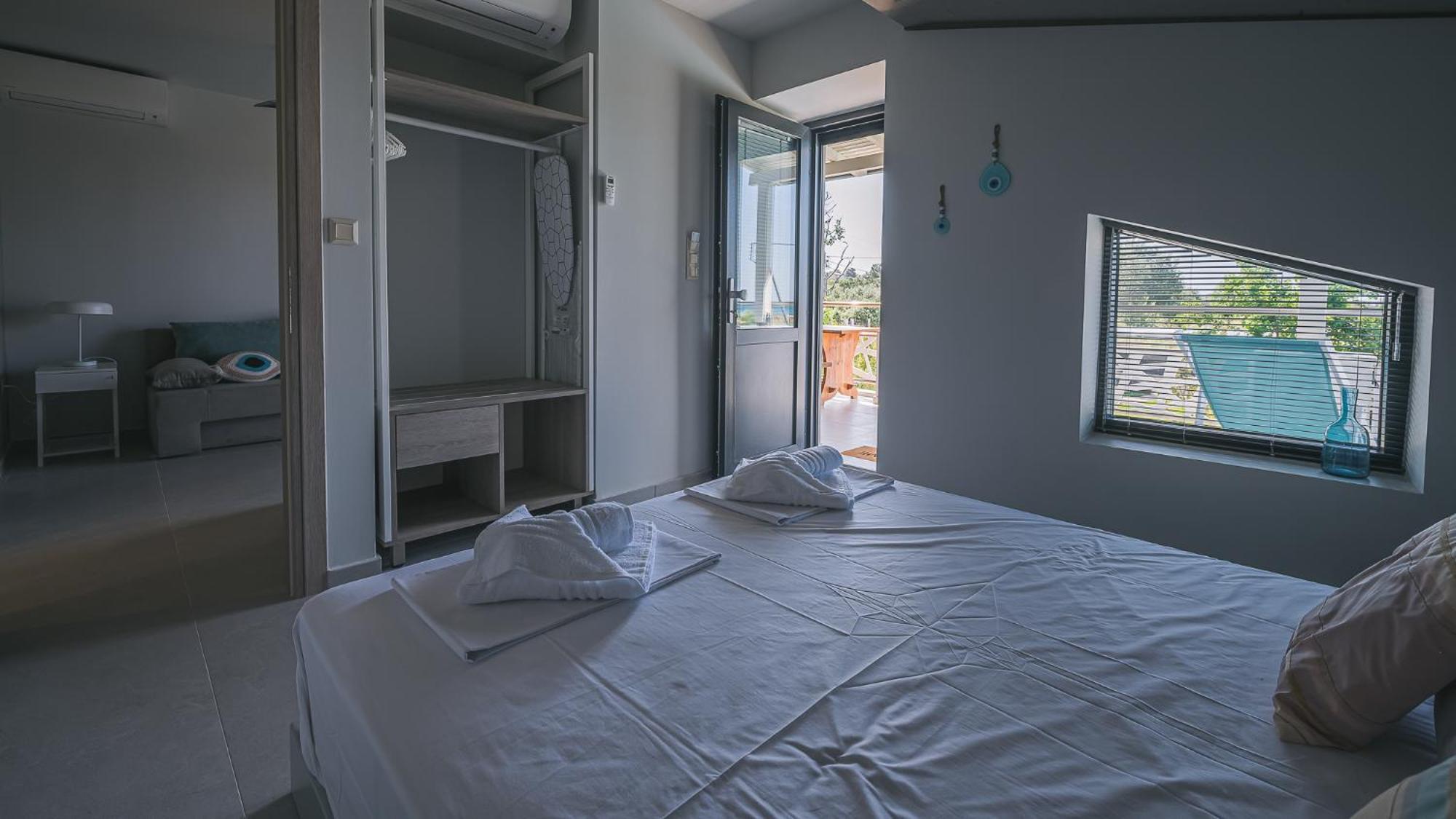 Electra Beachfront Suites, Nea Irakleia Екстериор снимка