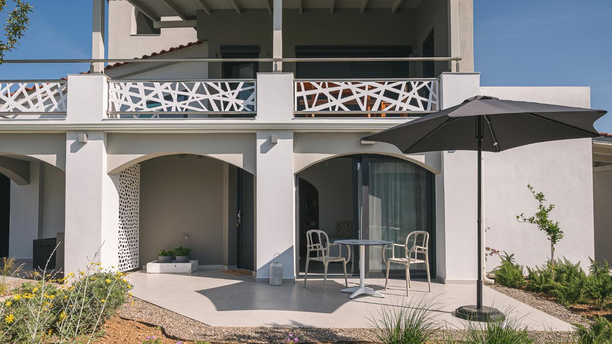Electra Beachfront Suites, Nea Irakleia Екстериор снимка